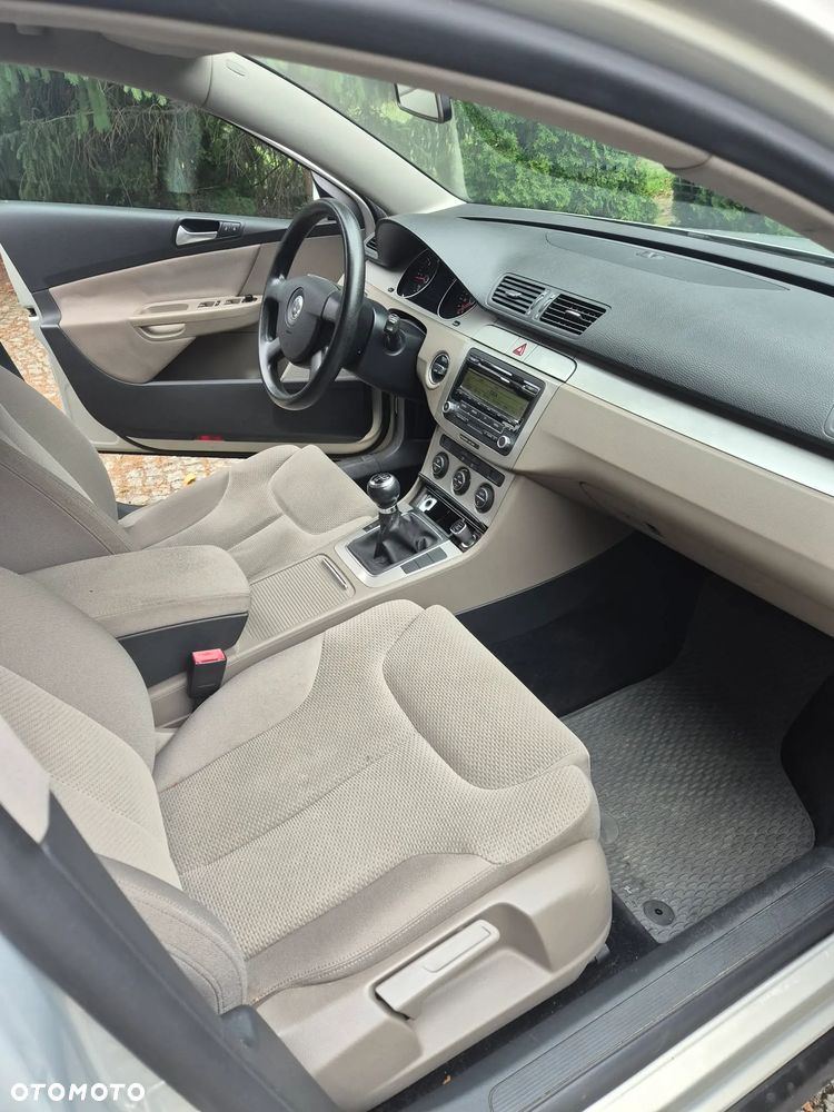Volkswagen Passat 2.0 TDI DPF Comfortline - 8