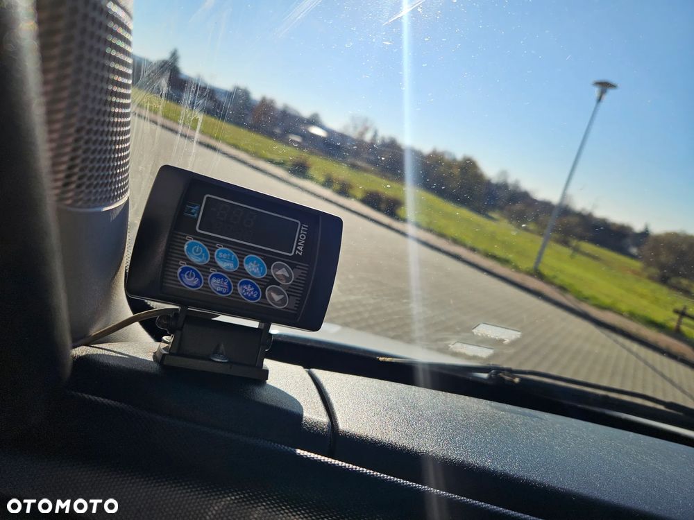 Iveco Daily 70-170, Chłodnia/ Mroźnia, Dwie komory, dwa parowniki wejście 400 V, Salon Polska - 22