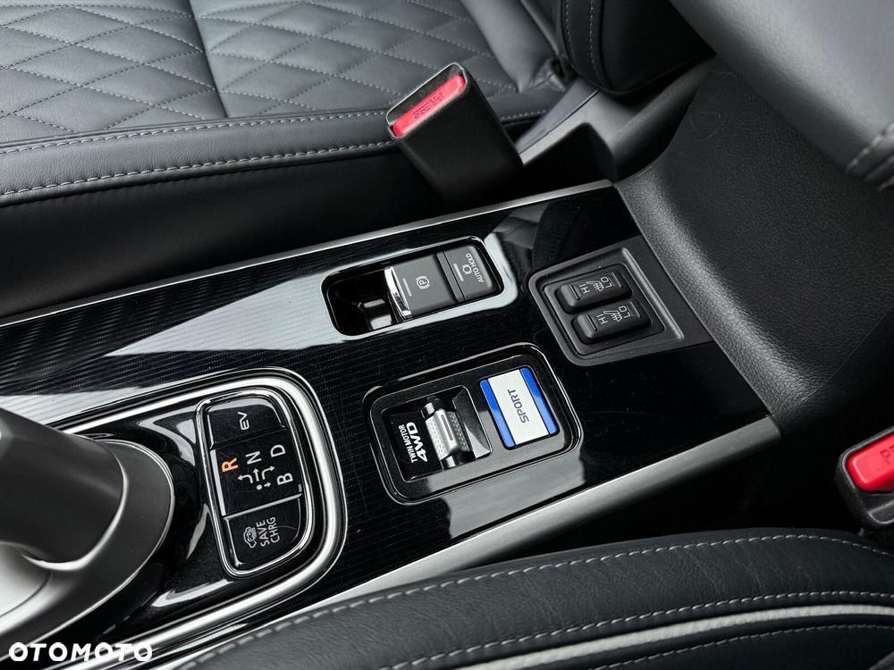 Mitsubishi Outlander PHEV Intense + - 32