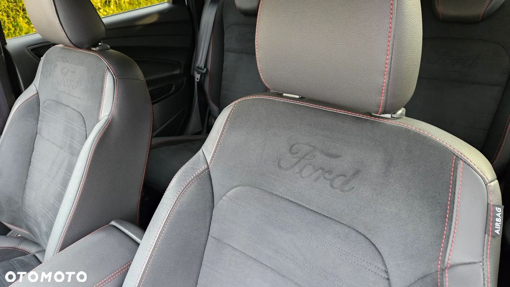 Ford Kuga 2.0 TDCi AWD ST-Line - 19