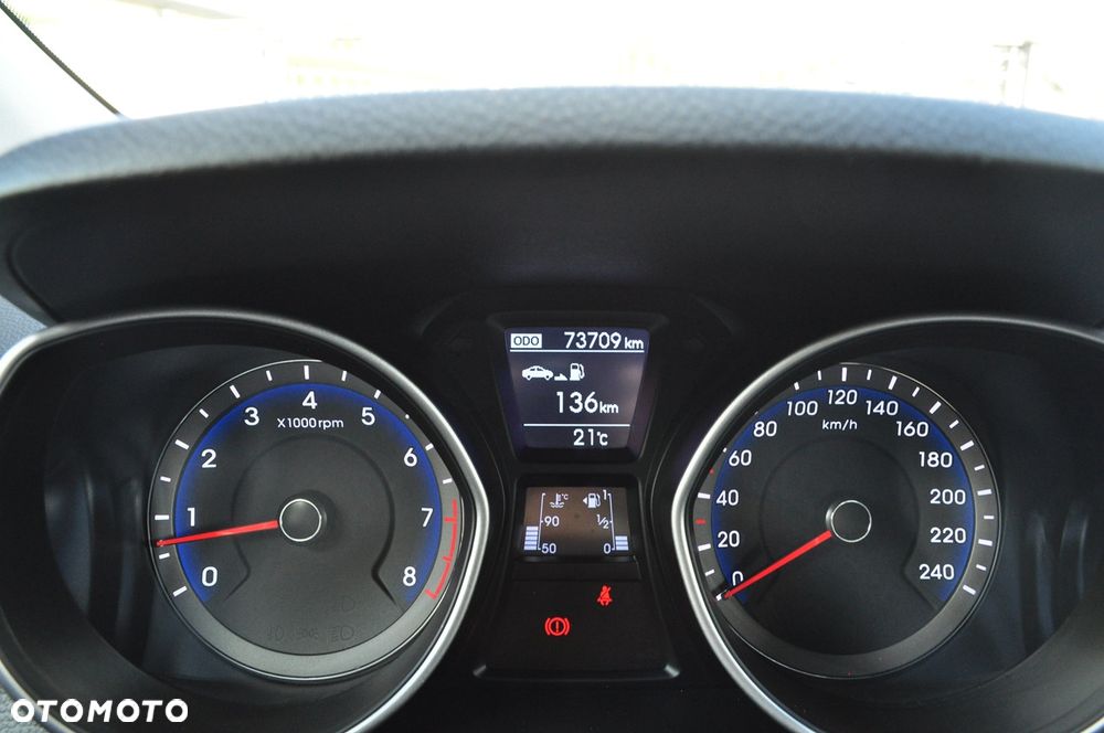 Hyundai i30 blue 1.4 - 11
