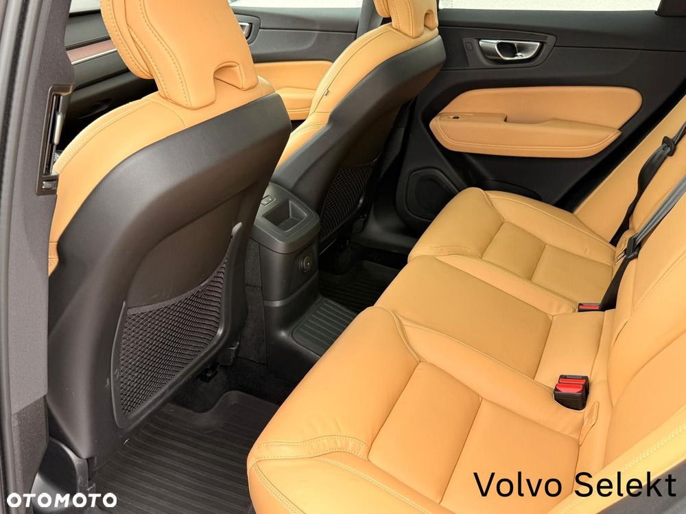 Volvo XC 60 T8 Plug-In Hybrid AWD Ultra Bright - 28