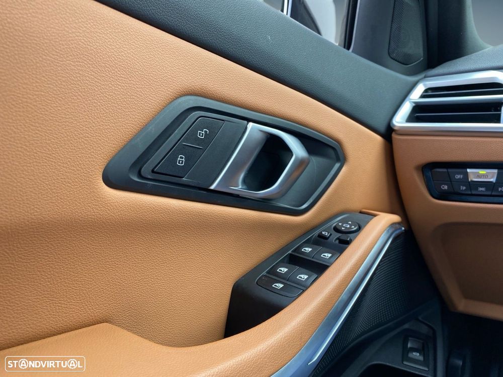 BMW 318 d Pack Desportivo M Auto - 16