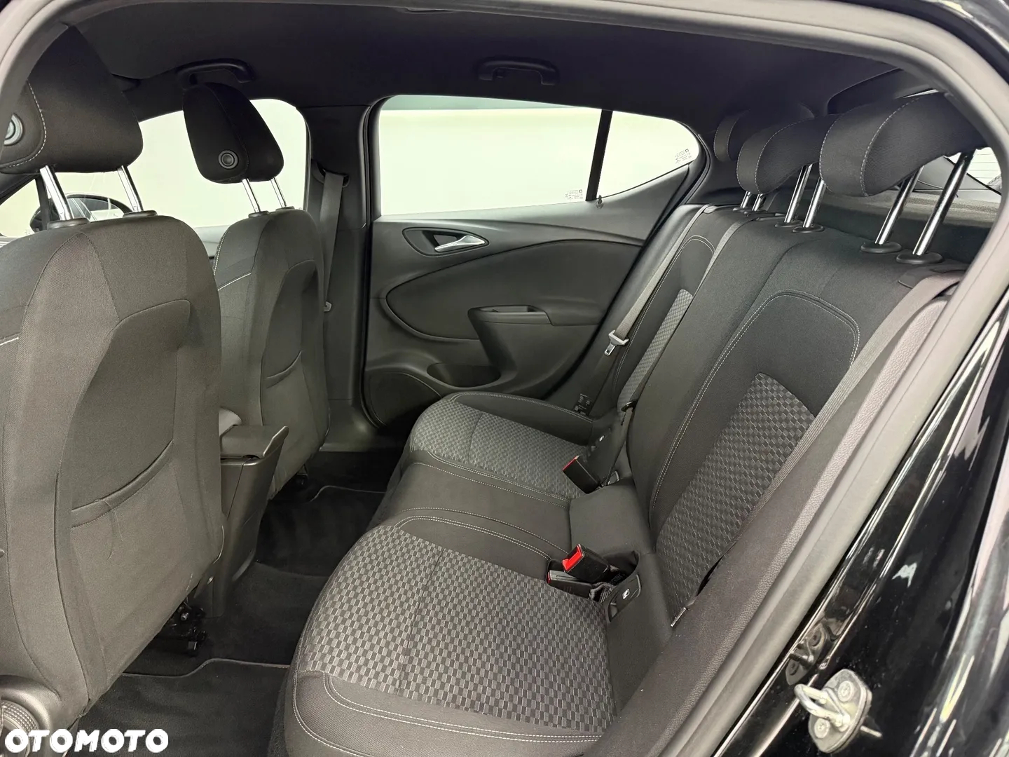 Opel Astra 1.6 D (CDTI) Dynamic - 25