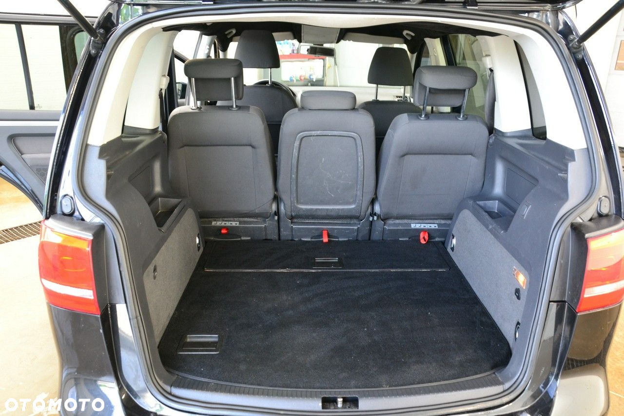 Volkswagen Touran - 26