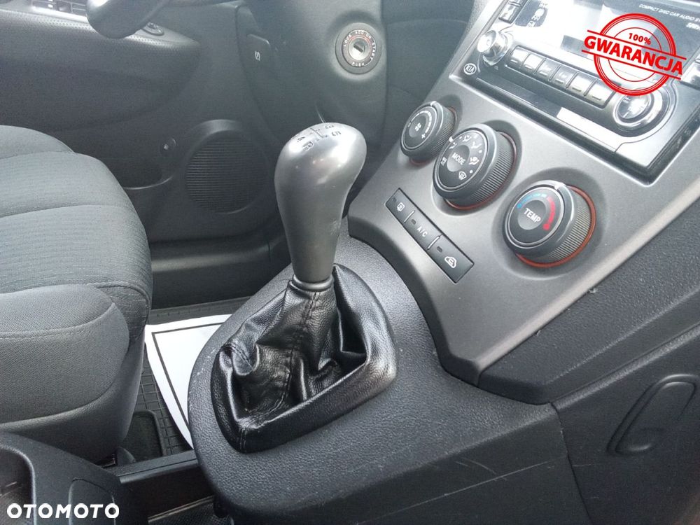 Kia Carens - 35