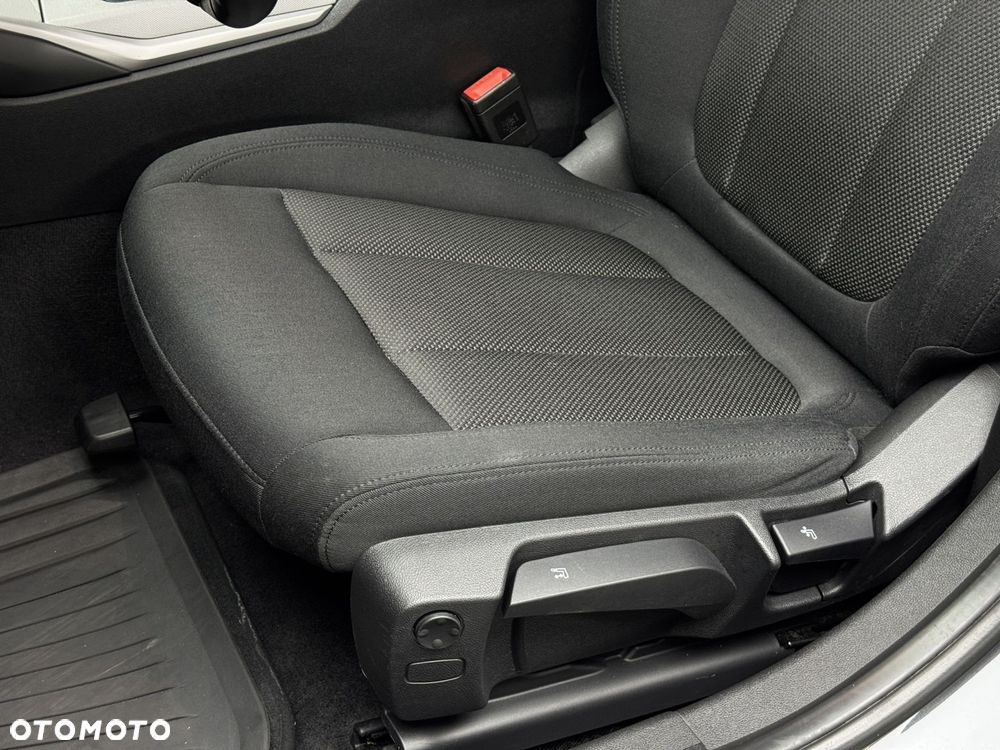 BMW Seria 3 318d - 13