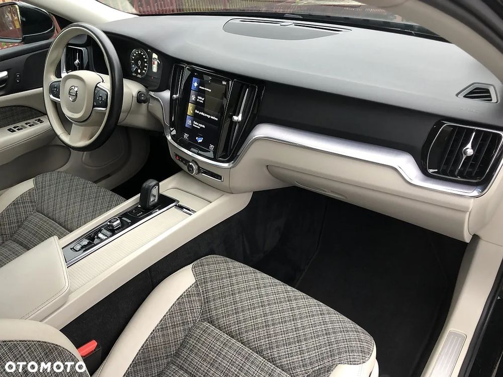 Volvo V60 B4 D Momentum Pro - 35
