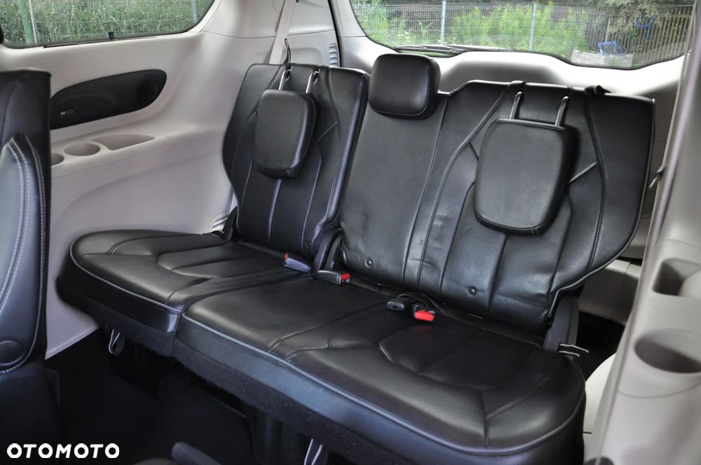 Chrysler Pacifica - 33