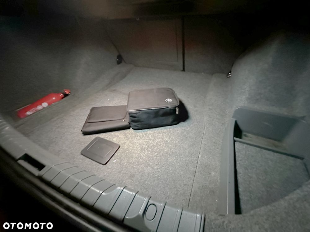 BMW Seria 3 318d - 14