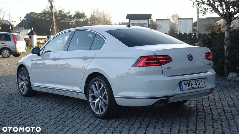 Volkswagen Passat - 12