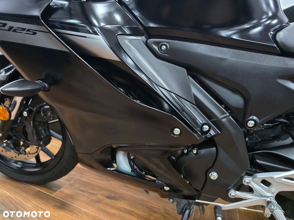 Yamaha YZF - 22