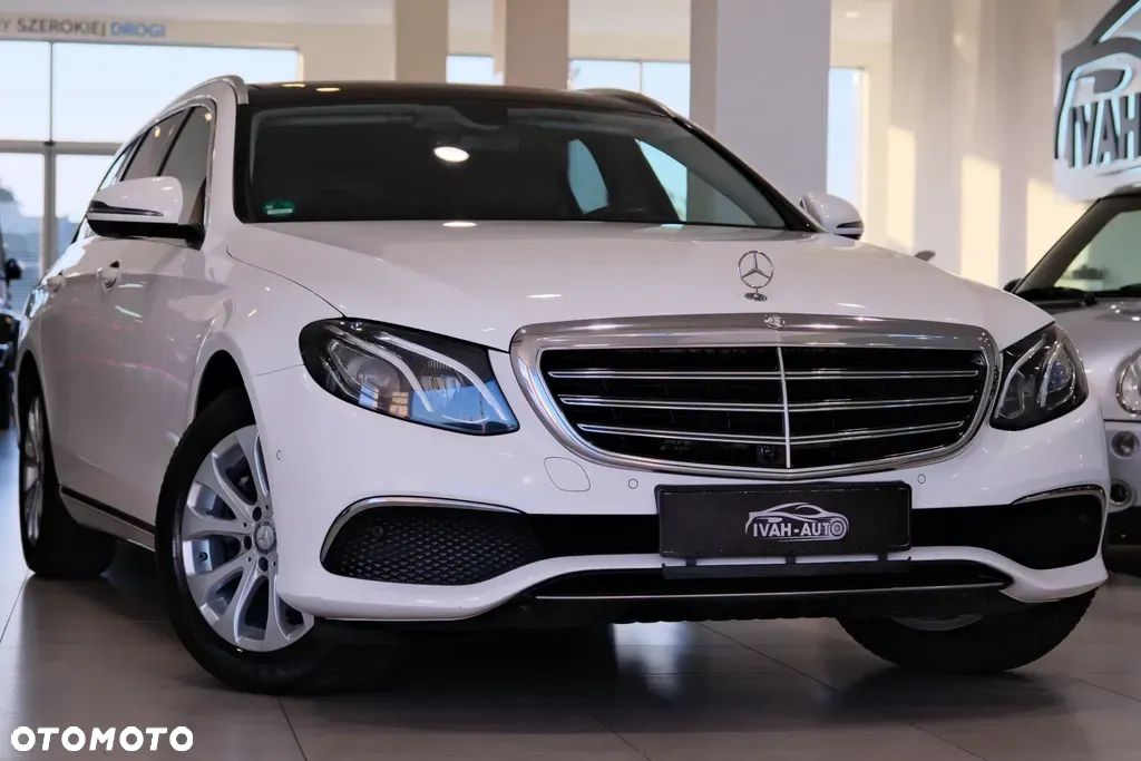 Mercedes-Benz Klasa E 220 d 4Matic T 9G-TRONIC Exclusive - 1