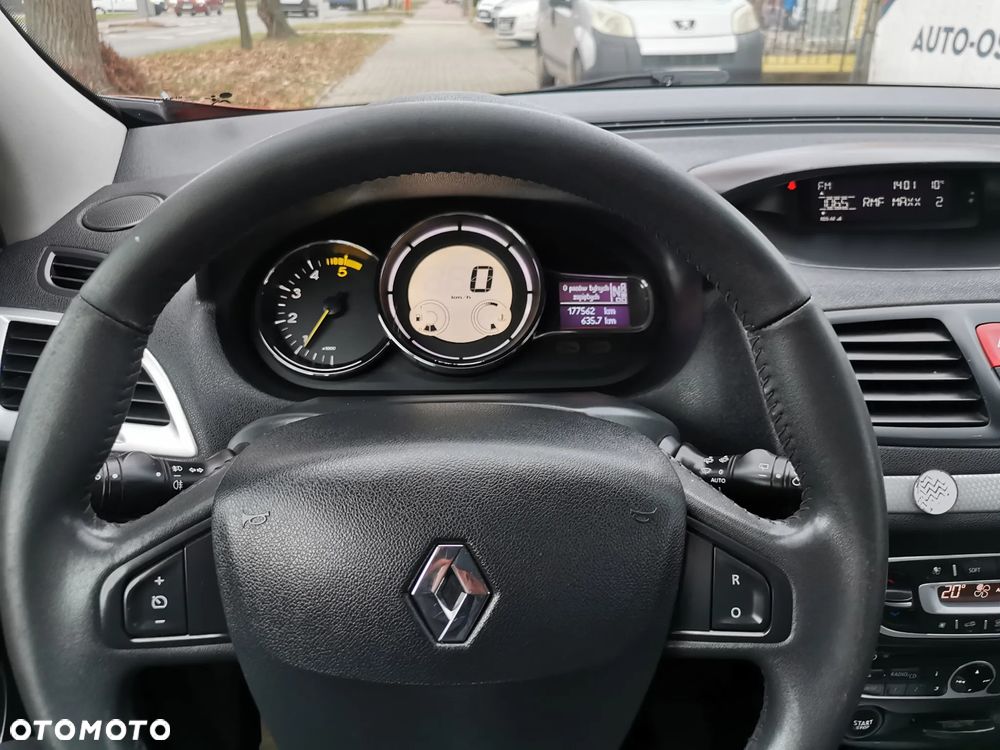 Renault Megane 1.5 dCi Dynamique EDC - 11