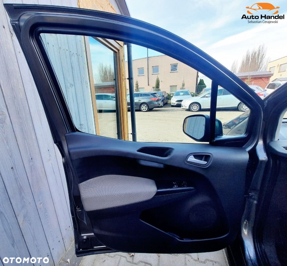 Ford Tourneo Courier - 31