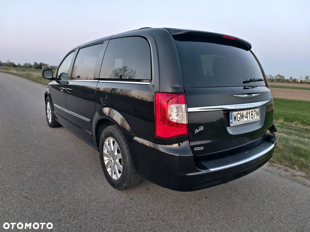 Chrysler Town & Country ver-3-6-touring - 24