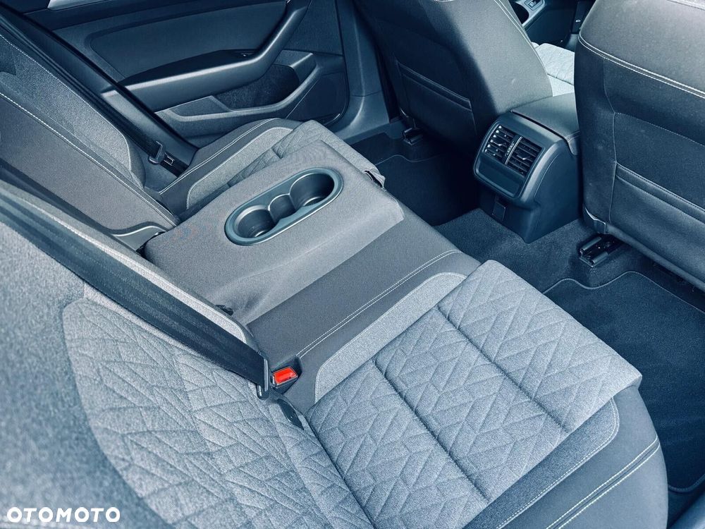 Volkswagen Passat - 16