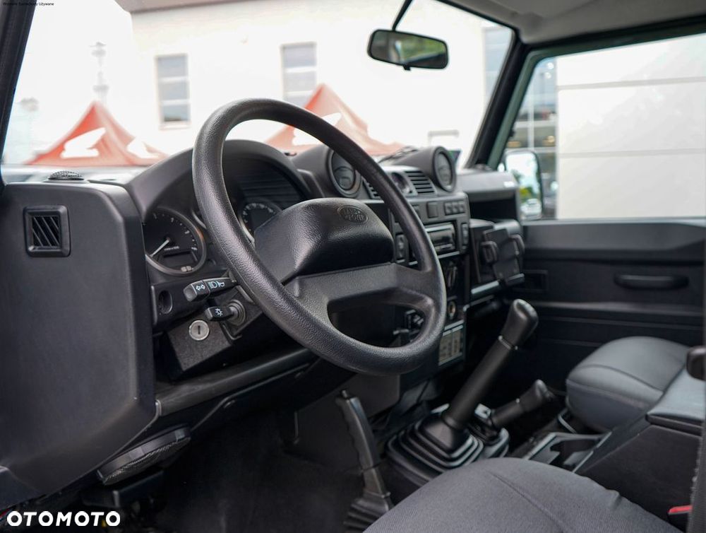 Land Rover Defender - 16