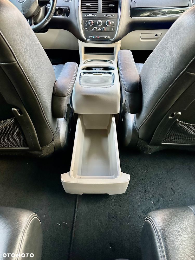 Dodge Grand Caravan - 24