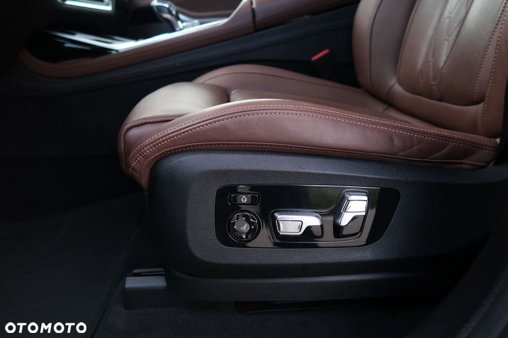 BMW X7 M50d sport - 33