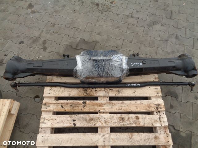 Obudowa przedniego mostu zwrotnica półoś New Holland TS115A - 1