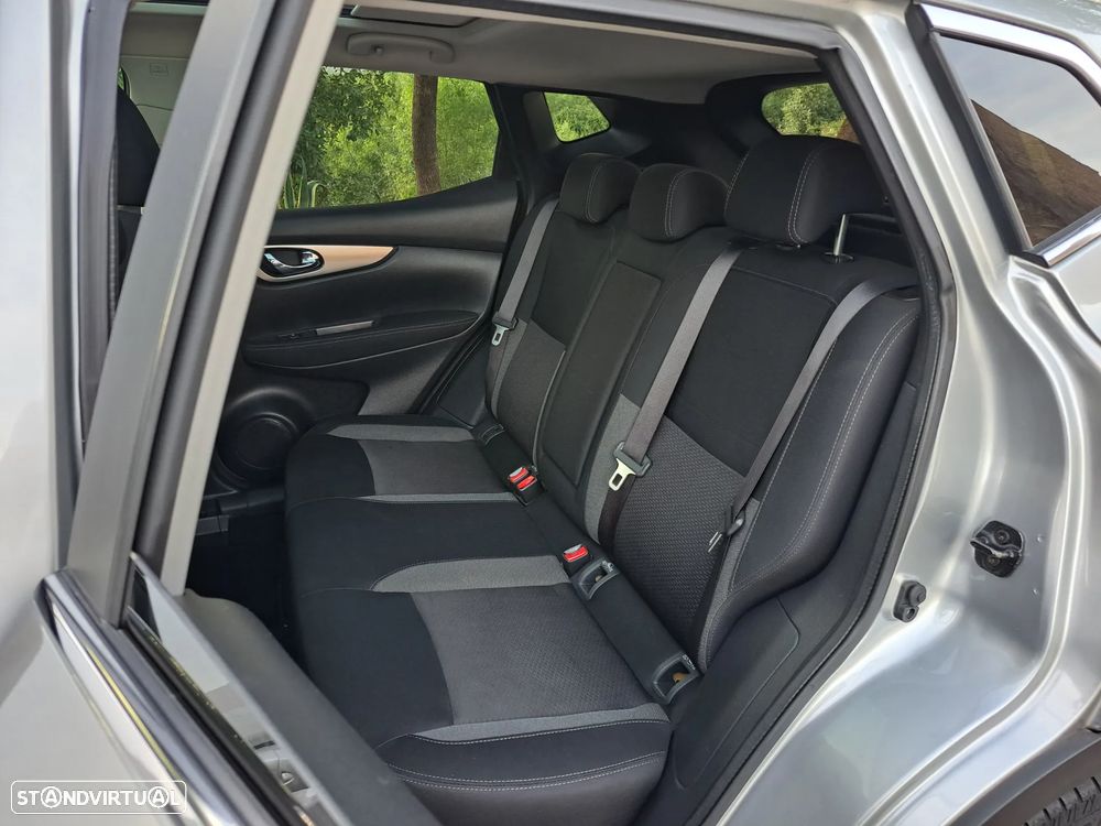 Nissan Qashqai 1.5 dCi N-Connecta 18 - 29