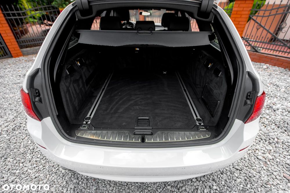 BMW Seria 5 525d xDrive Touring Luxury Line - 15