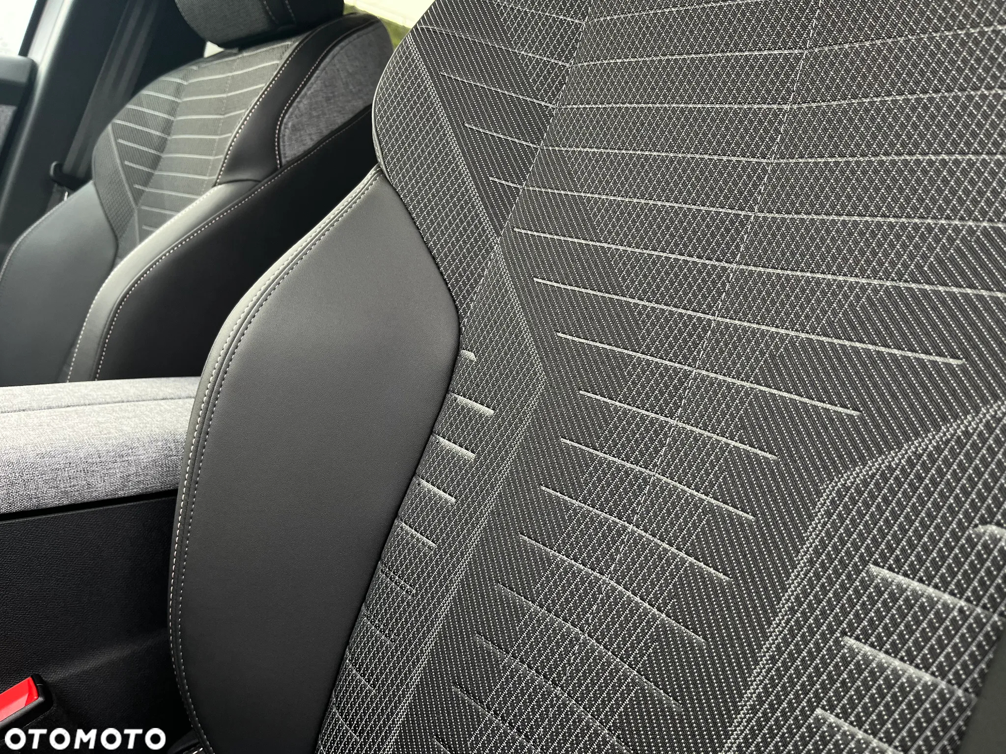 Peugeot 3008 1.2 PureTech mHEV Allure e-DCS6 - 37