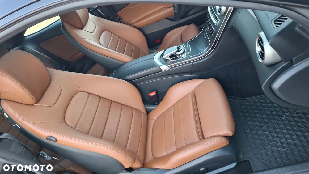 Mercedes-Benz Klasa C 300 9G-TRONIC AMG Line - 14