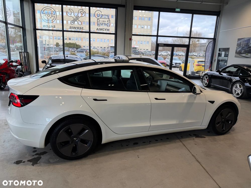 Tesla Model 3 - 4