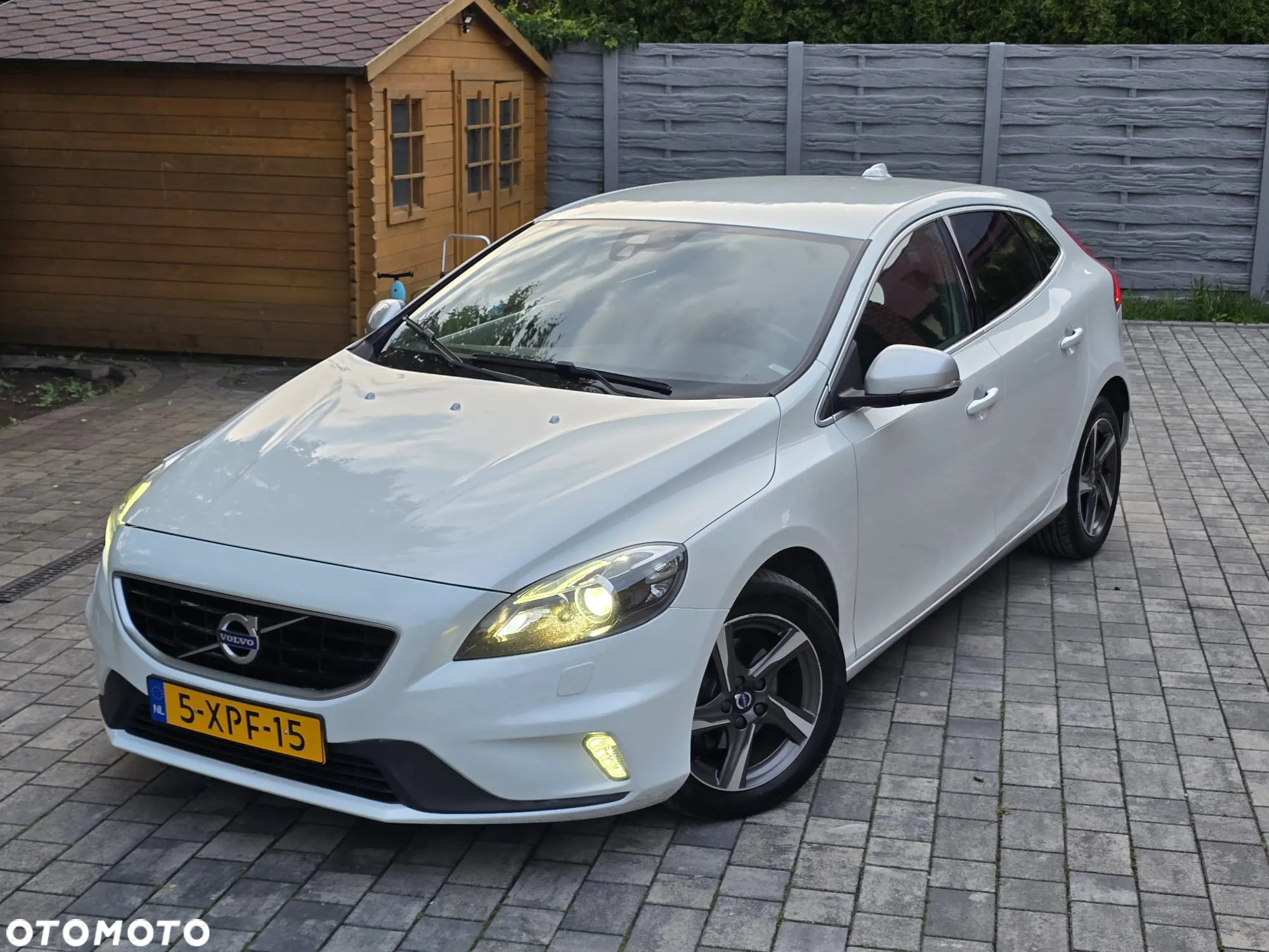Volvo V40 D2 Drive-E R-Design Momentum - 3