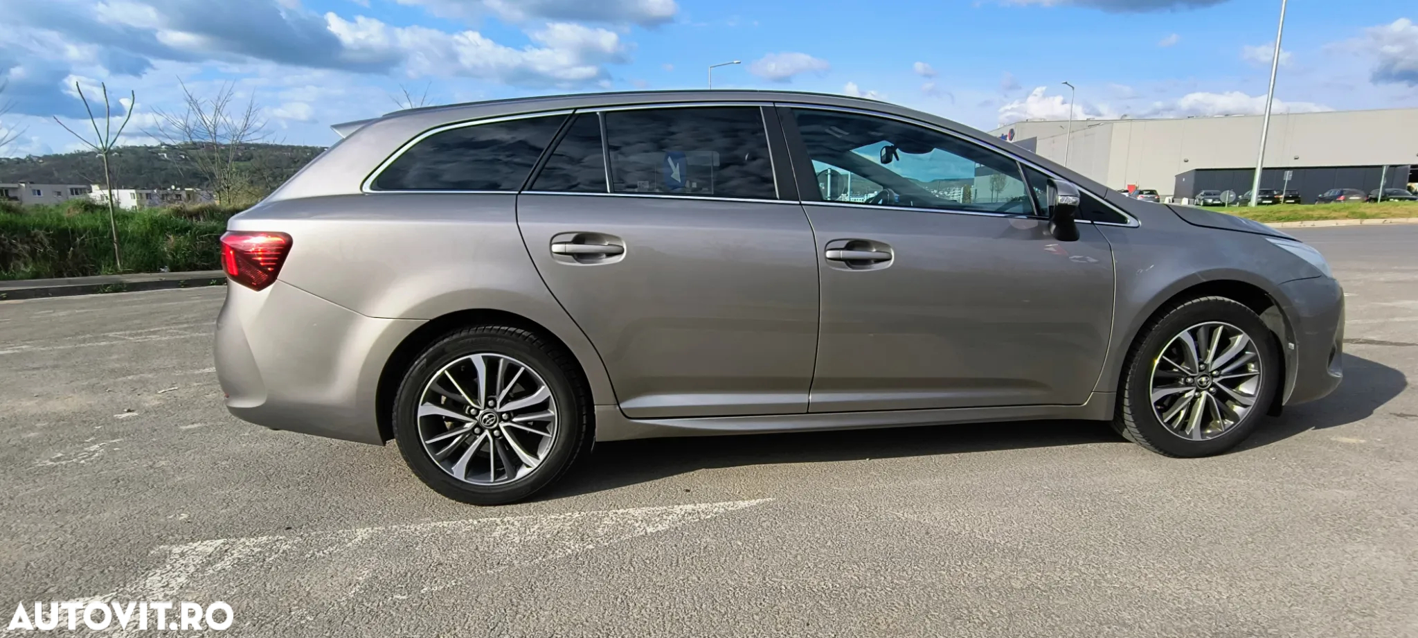 Toyota Avensis - 9