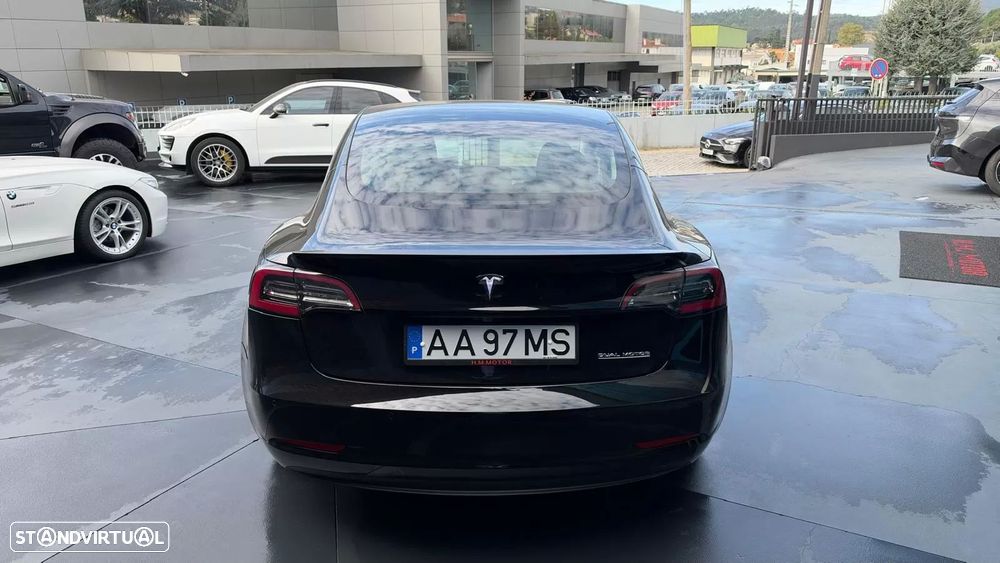 Tesla Model 3 - 4
