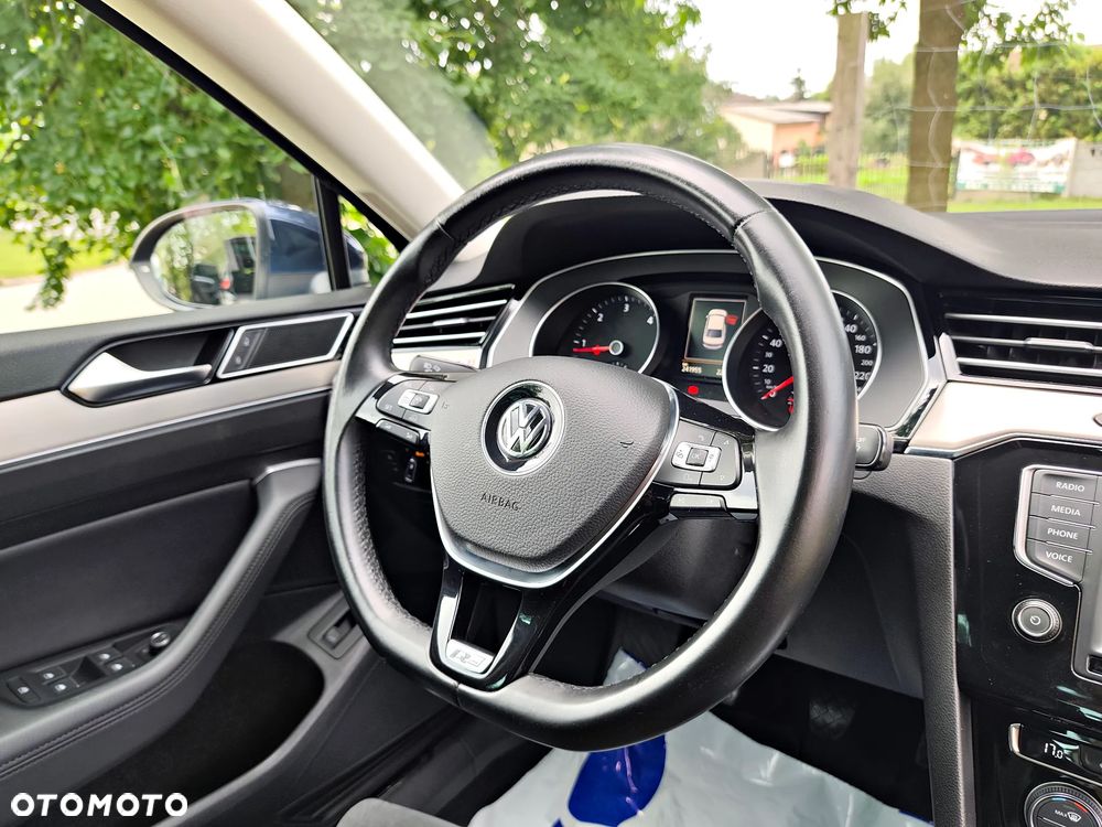 Volkswagen Passat - 8