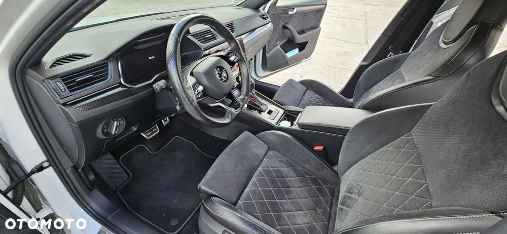 Skoda Superb 2.0 TDI DSG Sportline - 11