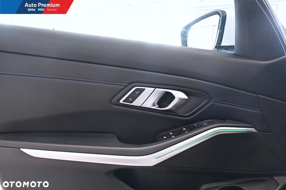 BMW Seria 3 320d xDrive mHEV - 10