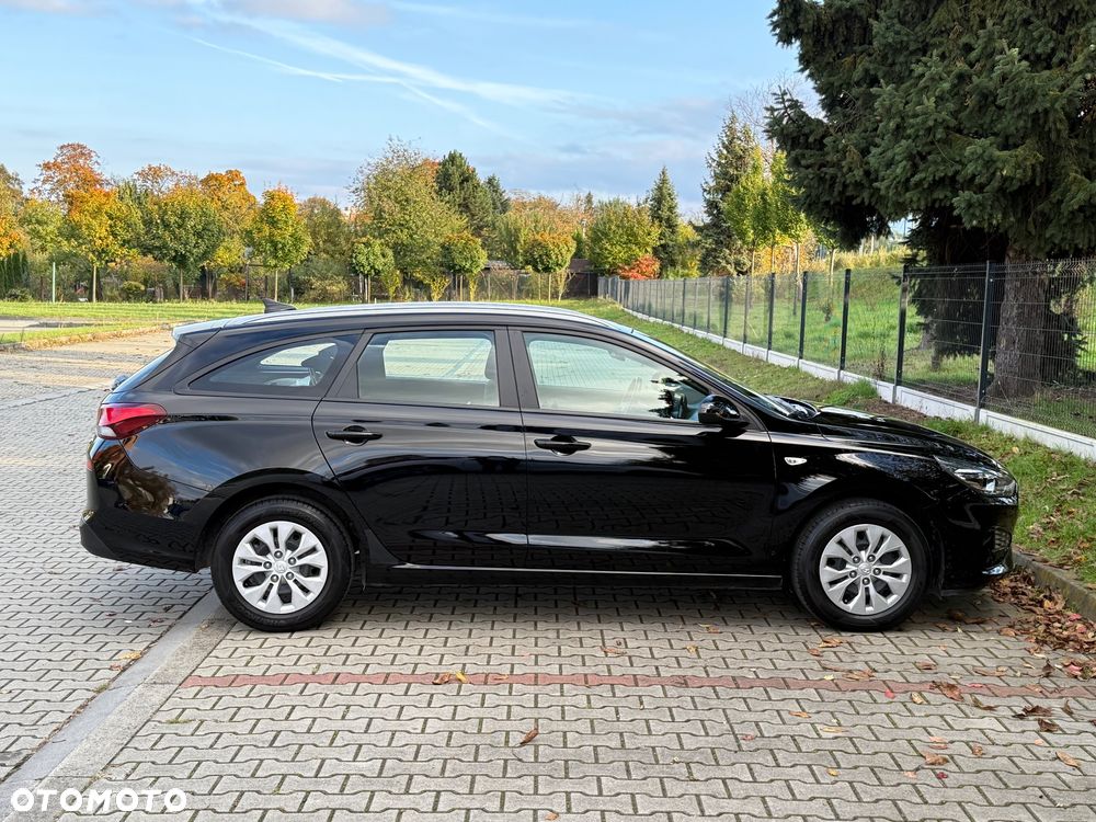 Hyundai i30 1.5 DPI Classic + - 19