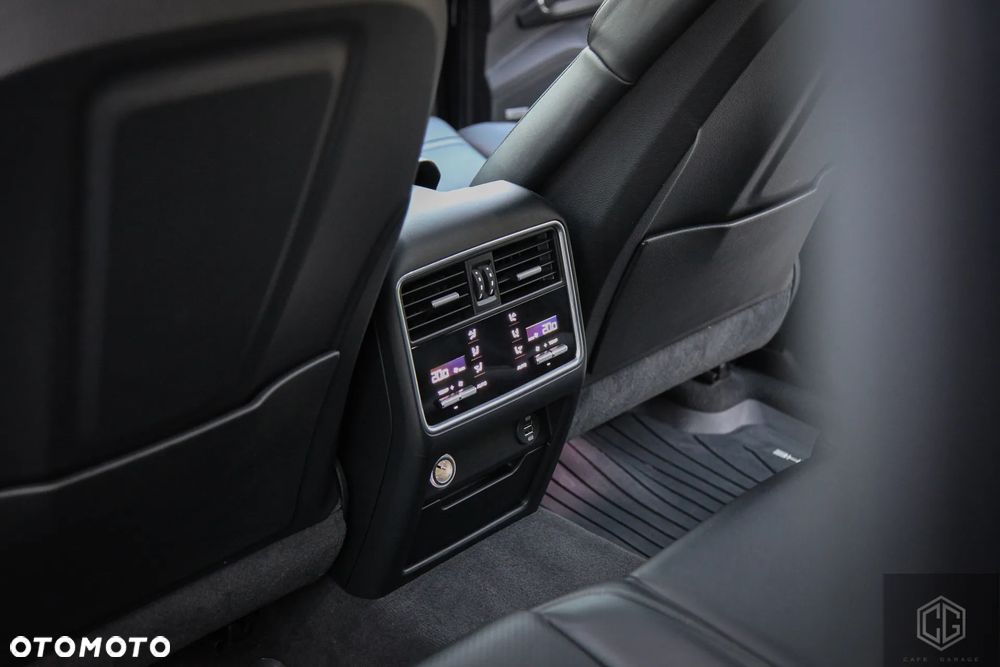 Porsche Cayenne - 25