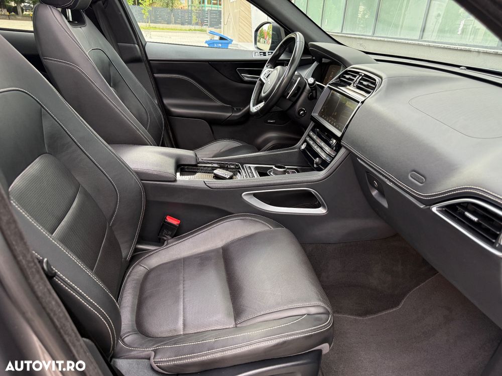 Jaguar F-Pace 25d AWD Aut. R-Sport - 36