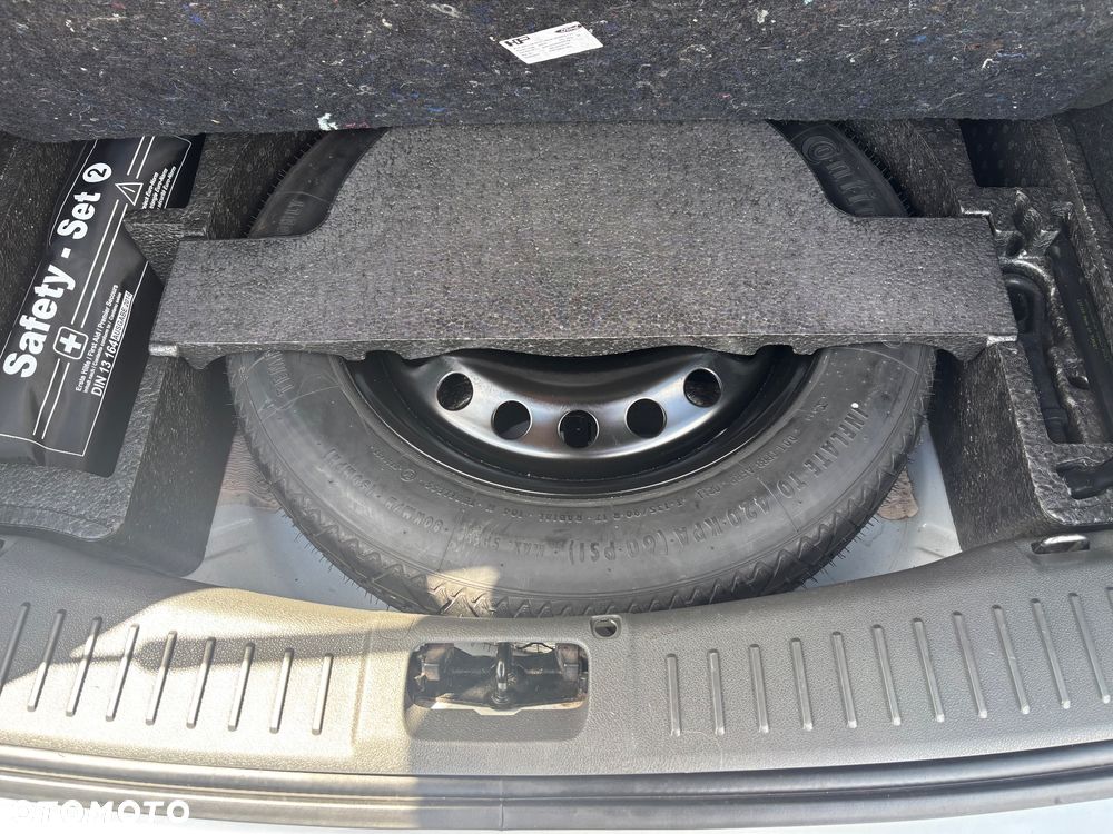 Ford Kuga 2.5 4x4 Titanium - 32