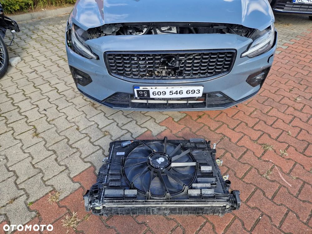 Volvo V60 B4 D Plus Dark - 24