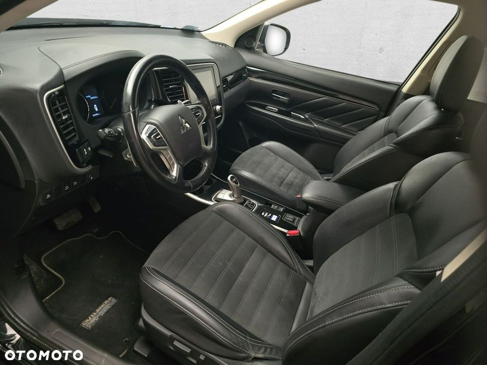 Mitsubishi Outlander - 10