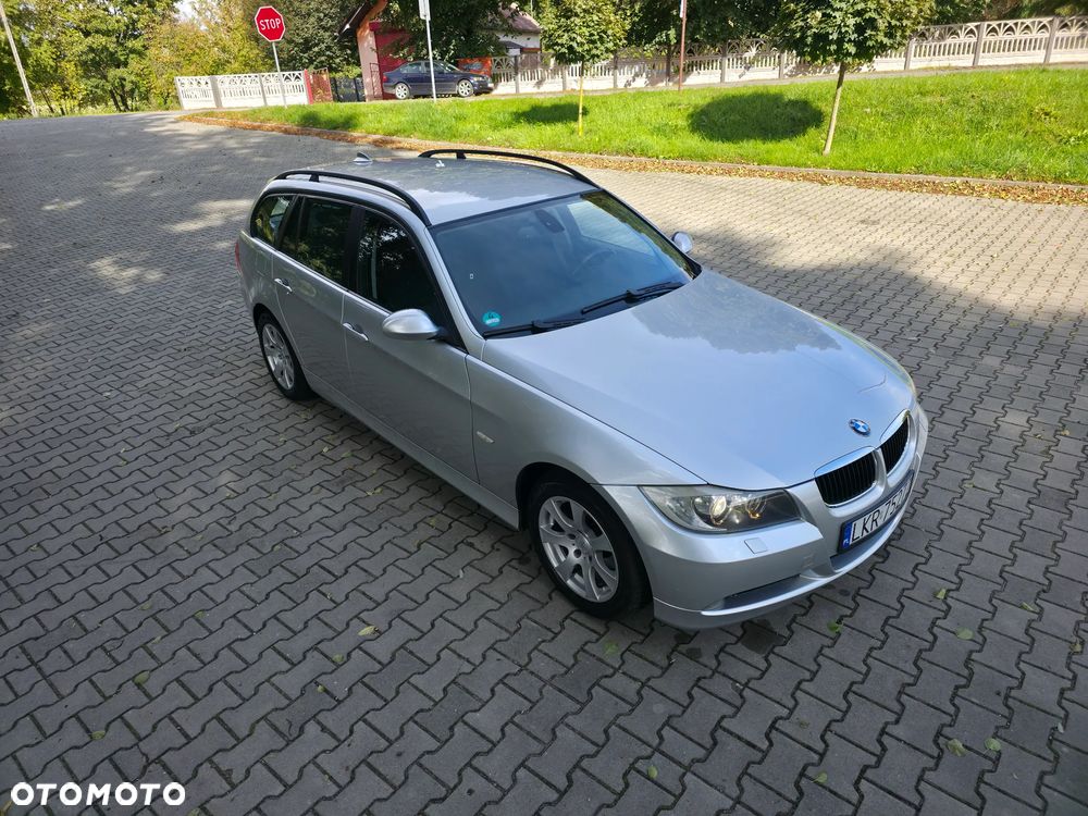 BMW Seria 3 318i Touring - 12