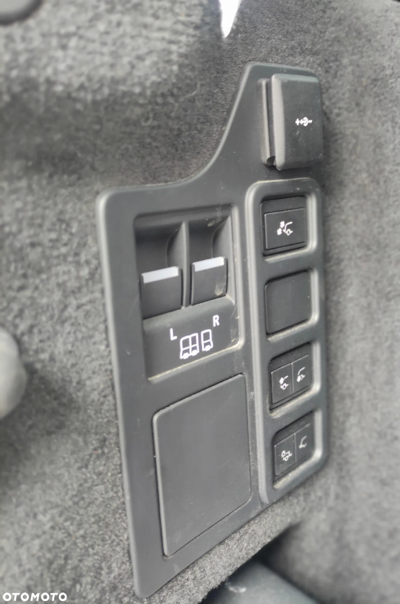 Land Rover Discovery - 26