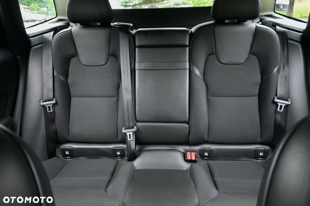 Volvo XC 60 D4 AWD Geartronic Momentum - 24