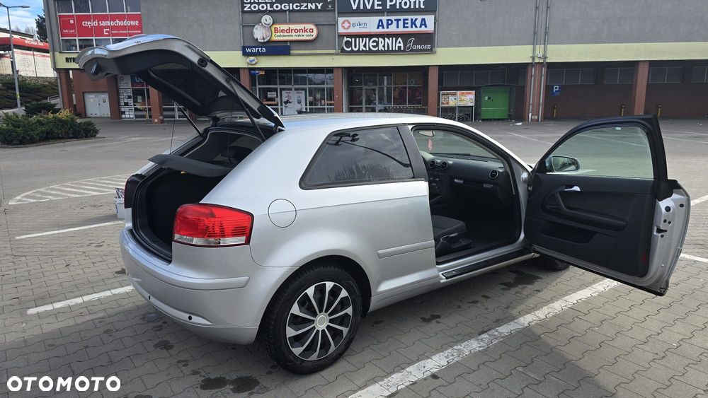 Audi A3 3-drzwiowe 1.6 FSI Ambiente - 12