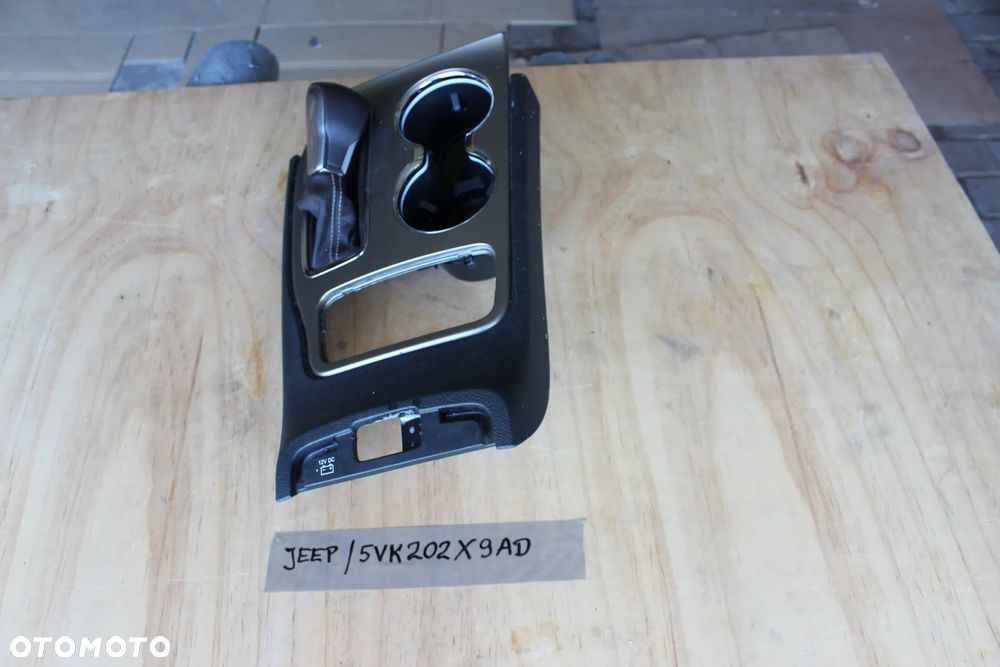 PANEL GAŁKA ZMIANY BIEGÓW JEEP CHEROKEE WK2 5VK202X9AD 2016