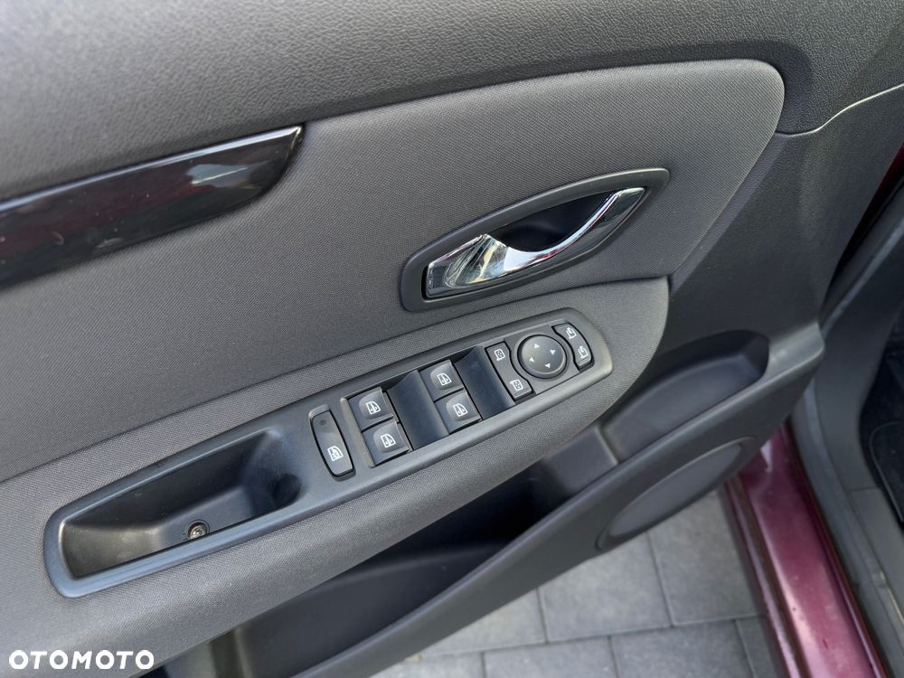 Renault Grand Scenic - 10