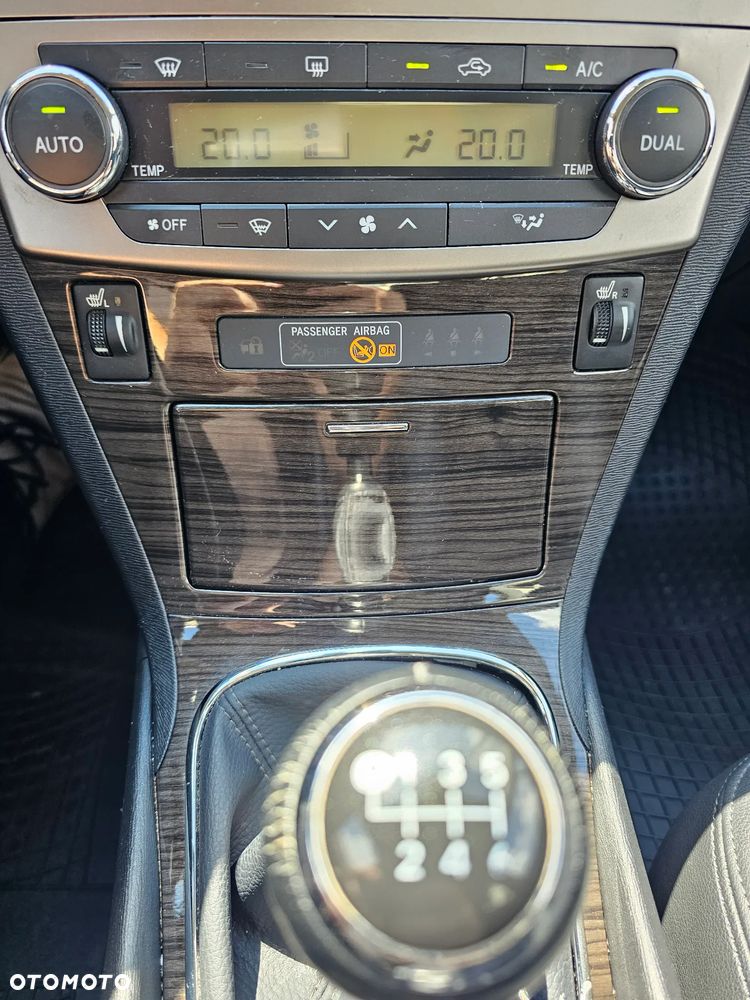 Toyota Avensis 1.8 Prestige - 32