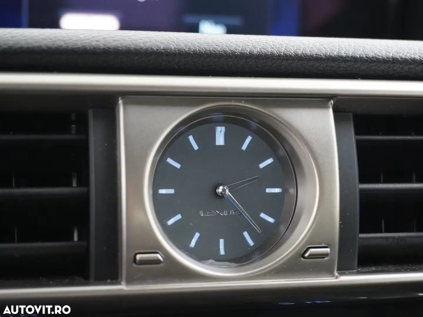 Lexus Seria IS 300h - 27